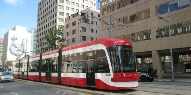TTC_Flexity_4470_on_route_512_St._Clair_WB_west_of_Yonge_St_tuya